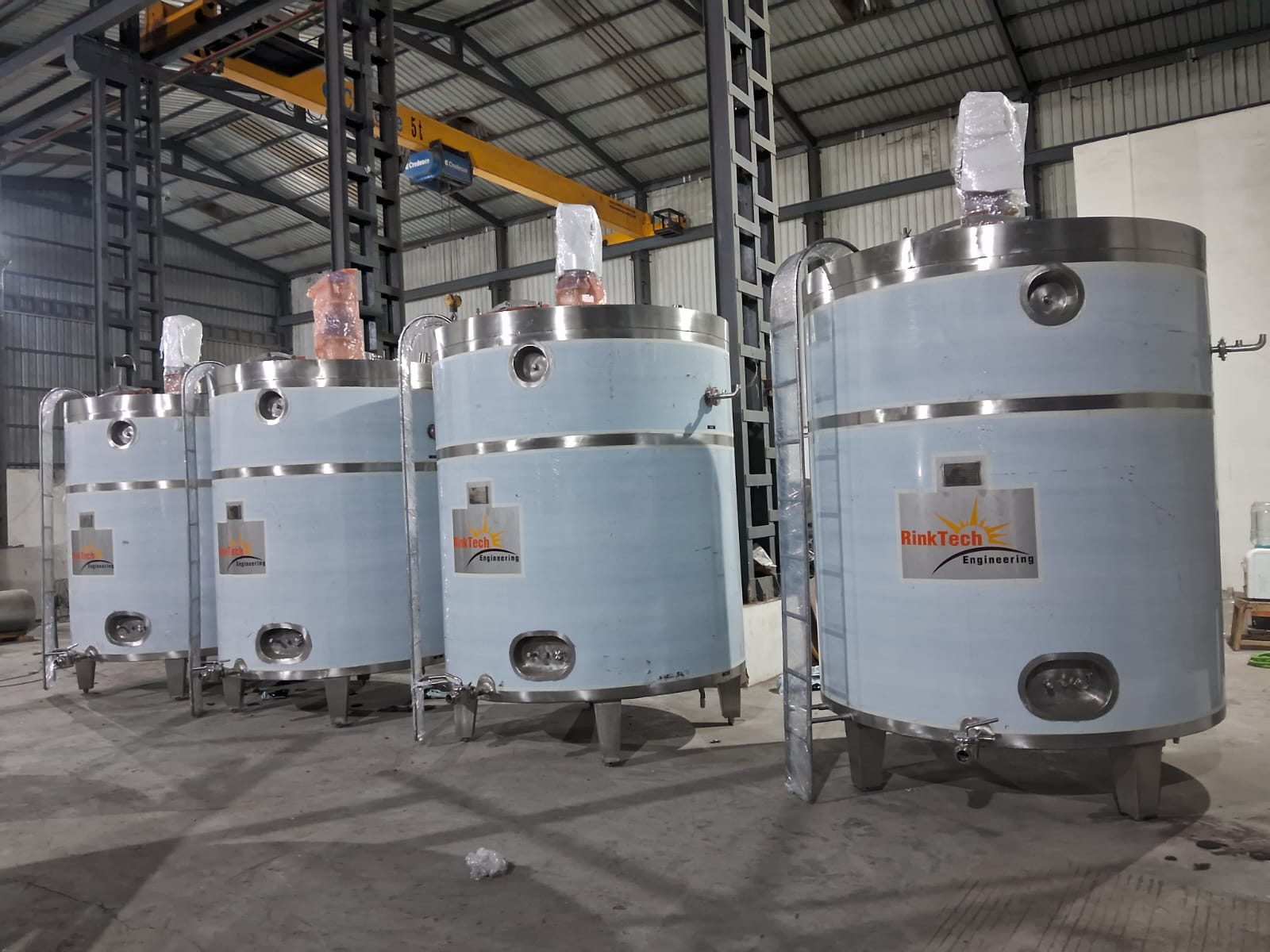 Milk storage tank 14