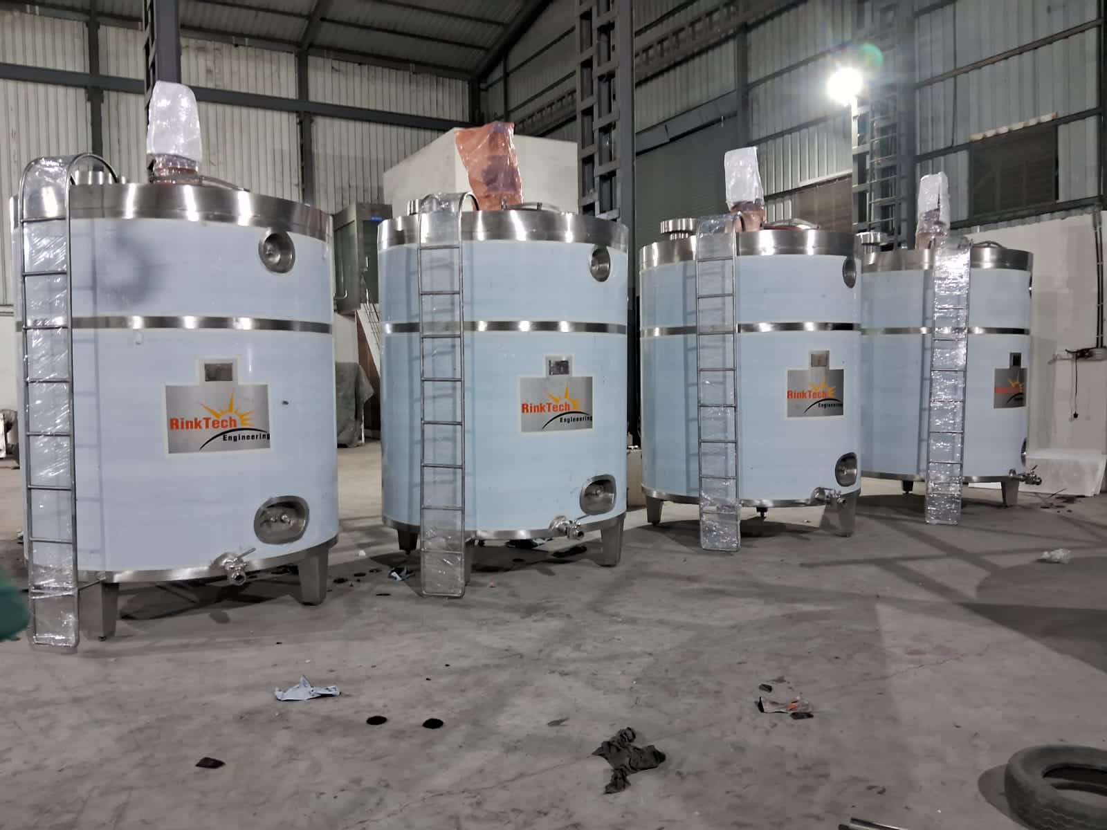 Milk storage tank 15