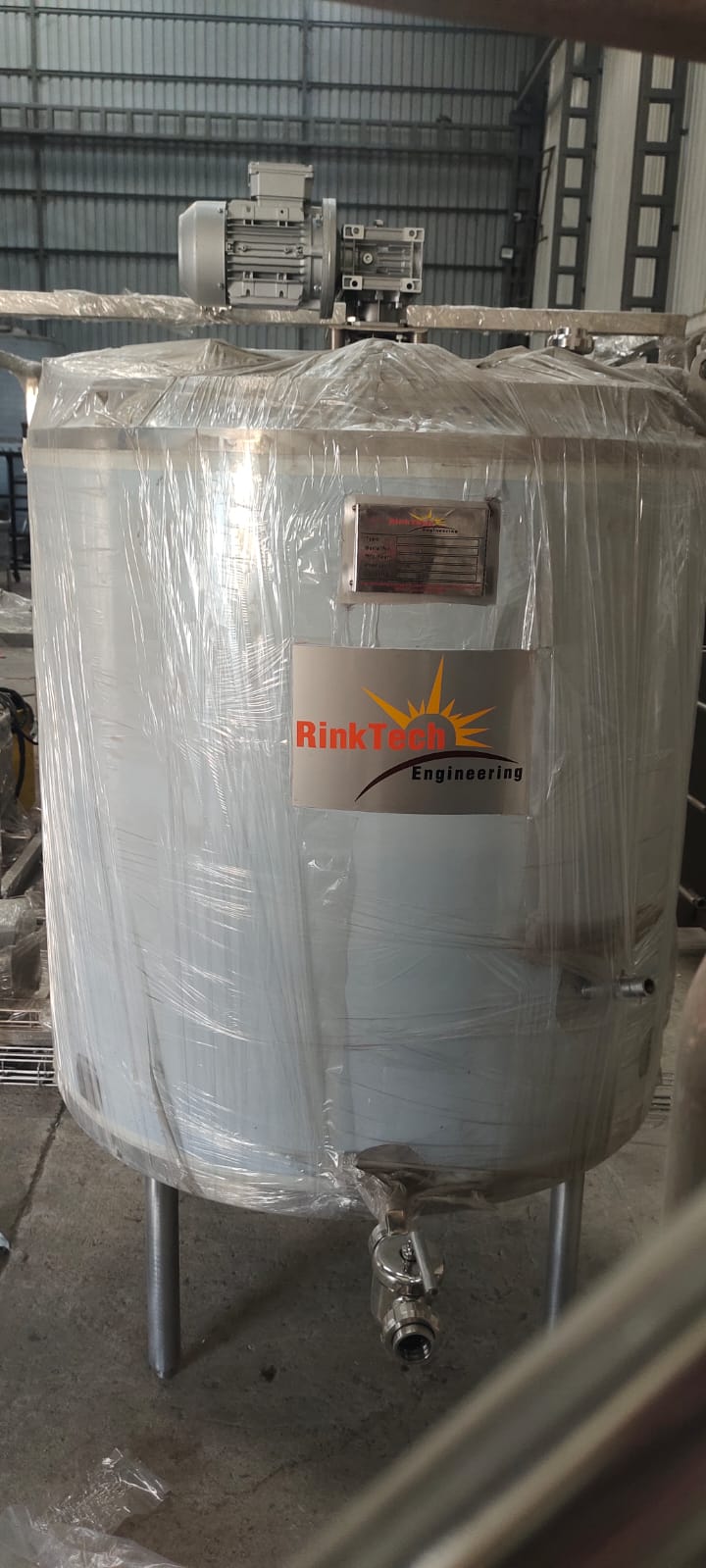 Milk storage tank 18